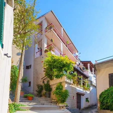 Apartments And Rooms With Wifi Makarska - 11063 3* Makarska