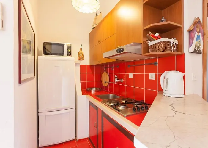 Apartments And Rooms With Wifi Makarska - 11063