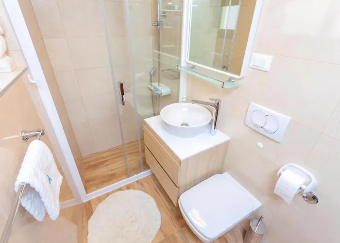 Guest house Apartments And Rooms With Wifi Makarska - 11063 Makarska