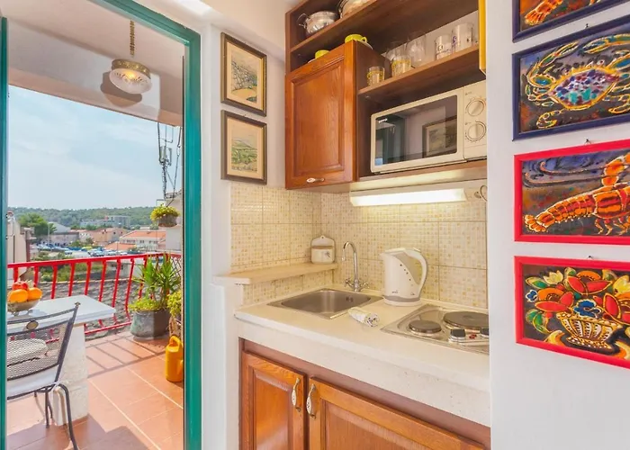 Apartments And Rooms With Wifi Makarska - 11063 Guest house