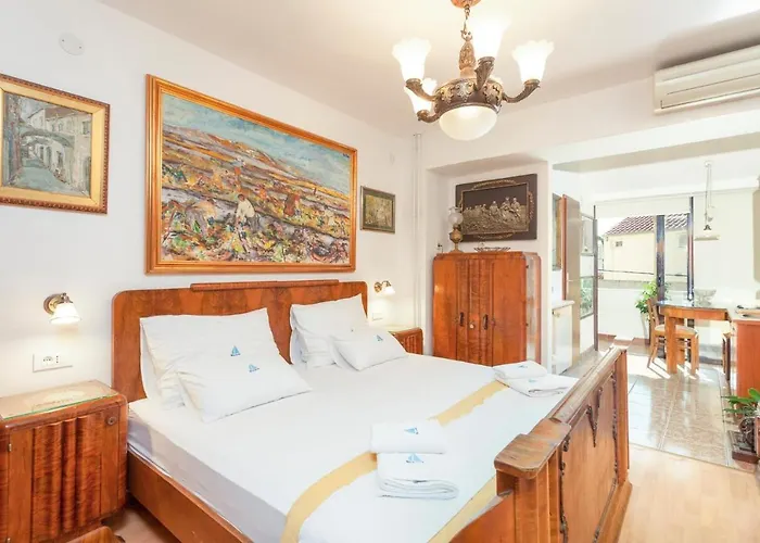 Apartments And Rooms With Wifi Makarska - 11063 Guest house 3*