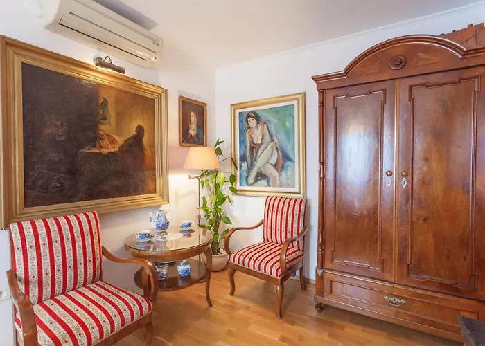 Apartments And Rooms With Wifi Makarska - 11063 Guest house