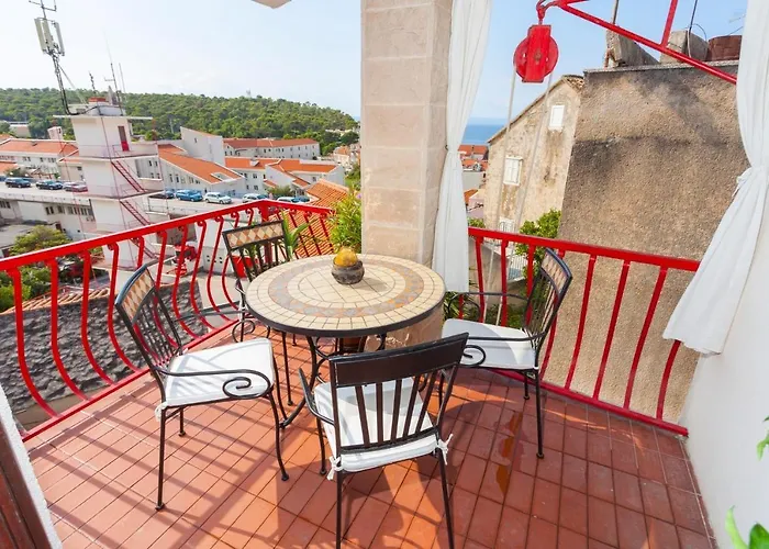 Guest house Apartments And Rooms With Wifi Makarska - 11063 3*