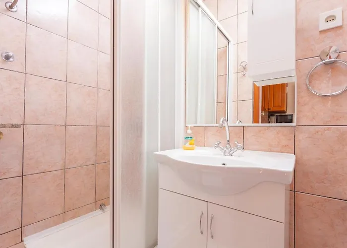 Apartments And Rooms With Wifi Makarska - 11063 Makarska